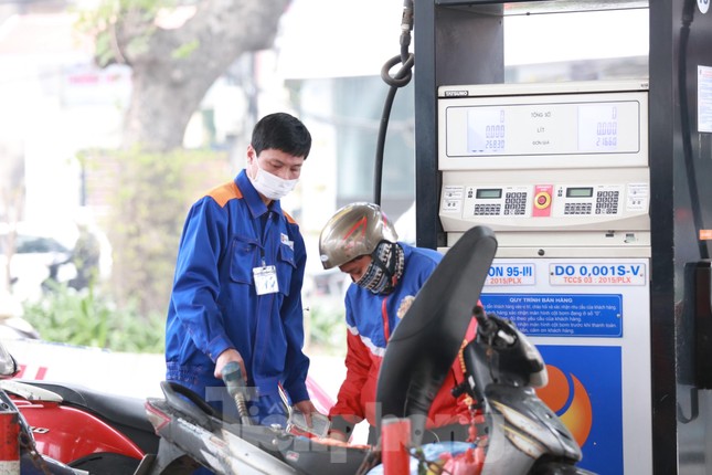 Giá xăng dầu đồng loạt tăng, vượt mức 23.000 đồng/lít 